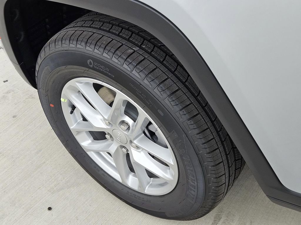 New 2026 Jeep Grand Cherokee Laredo AWD/4WD image 6