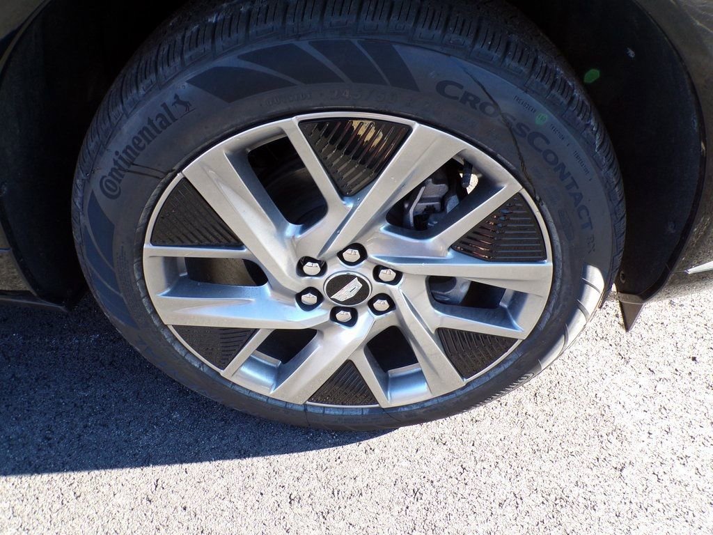 New 2026 Cadillac Optiq Luxury 1 image 4