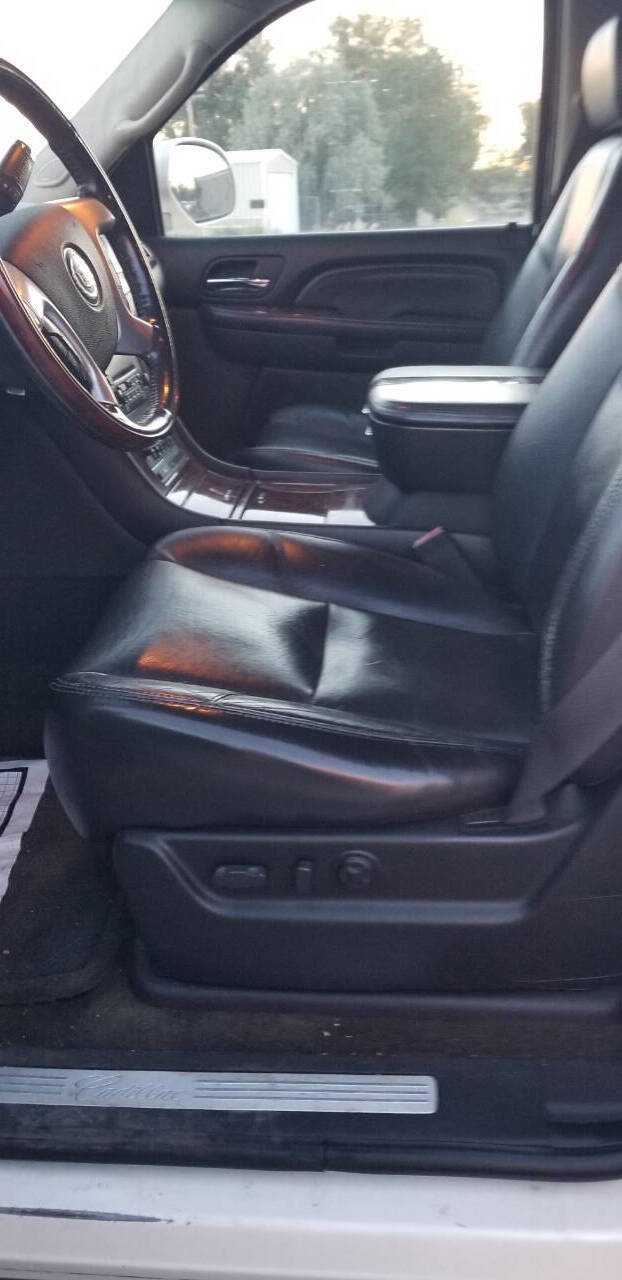 Used 2007 Cadillac Escalade ESV AWD w/ Information Package image 5