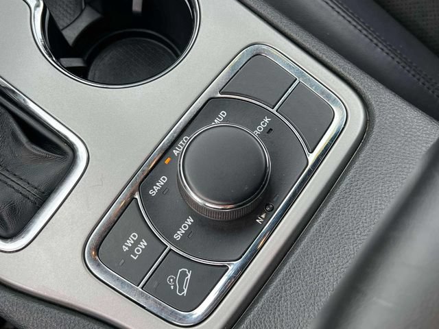 Used 2020 Jeep Grand Cherokee Laredo w/ Quick Order Package 2BN North AWD/4WD image 15