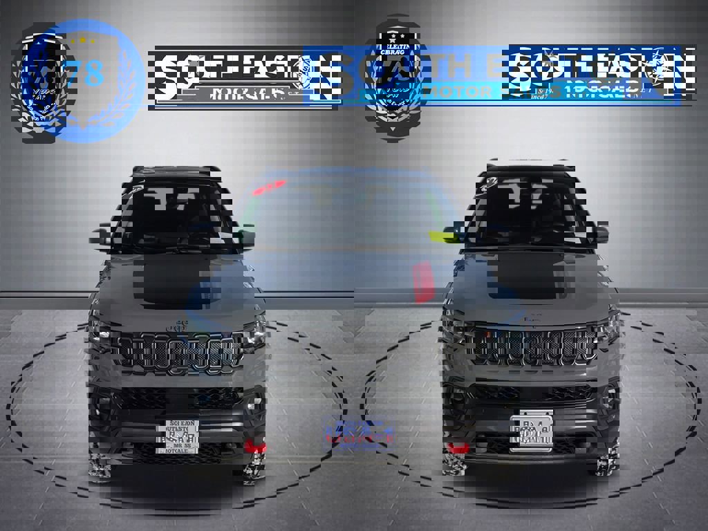 Used 2022 Jeep Compass Trailhawk image 3