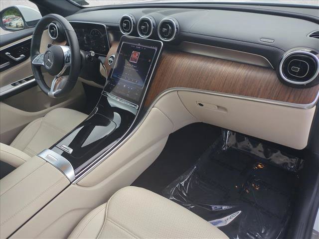 Used 2024 Mercedes-Benz GLC 300 4MATIC image 23