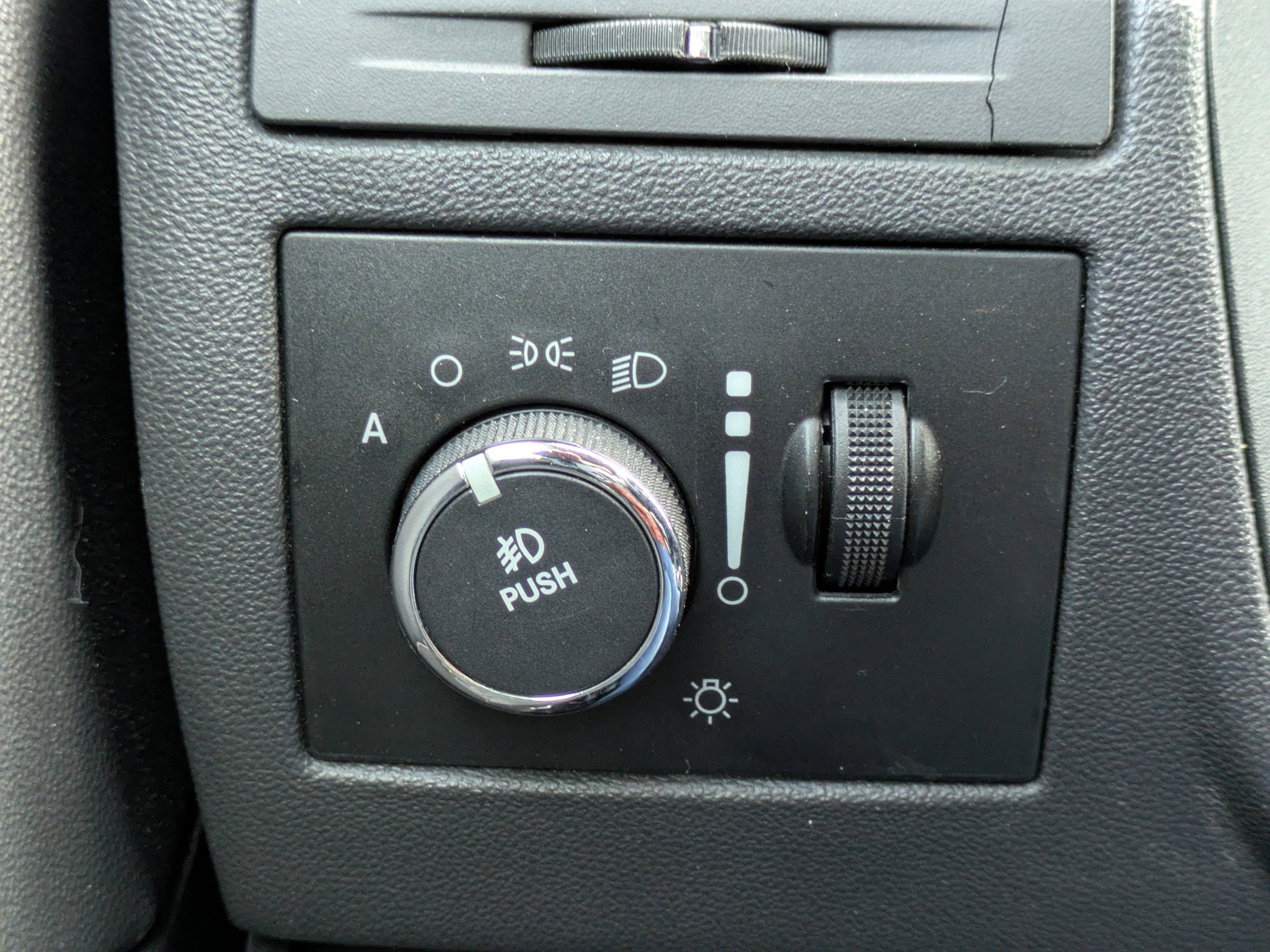 Used 2013 Dodge Challenger R/T image 23