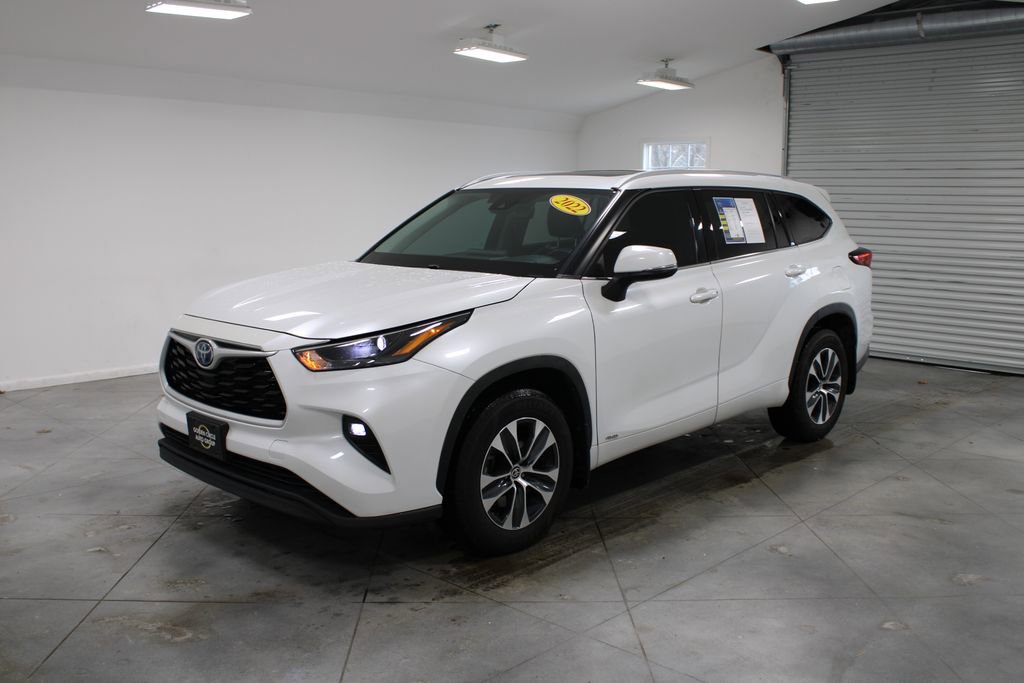 Used 2022 Toyota Highlander XLE image 4