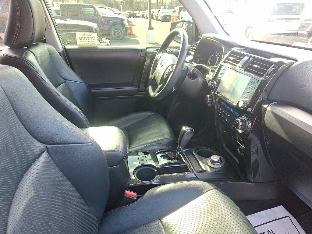 Used 2020 Toyota 4Runner 4WD image 11