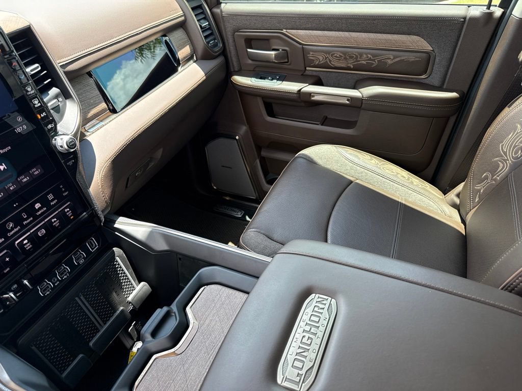 Used 2025 RAM 2500 Limited AWD/4WD image 19