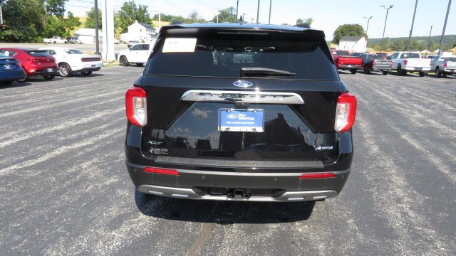 Certified 2022 Ford Explorer XLT w/ Equipment Group 202A image 15