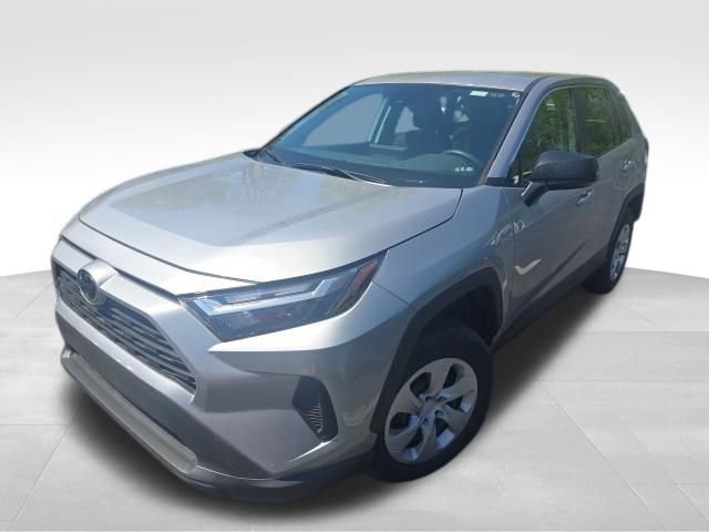 Used 2025 Toyota RAV4 LE AWD/4WD image 2