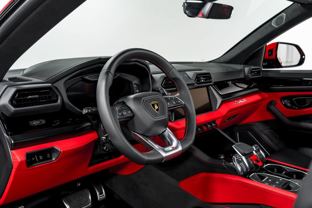 Used 2025 Lamborghini Urus SE AWD/4WD image 13