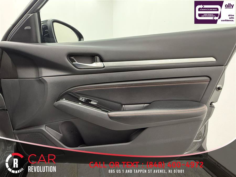 Used 2023 Nissan Altima 2.5 SR FWD image 32