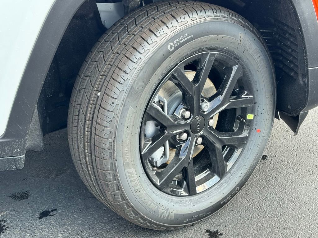 New 2026 Jeep Grand Cherokee Altitude AWD/4WD image 9