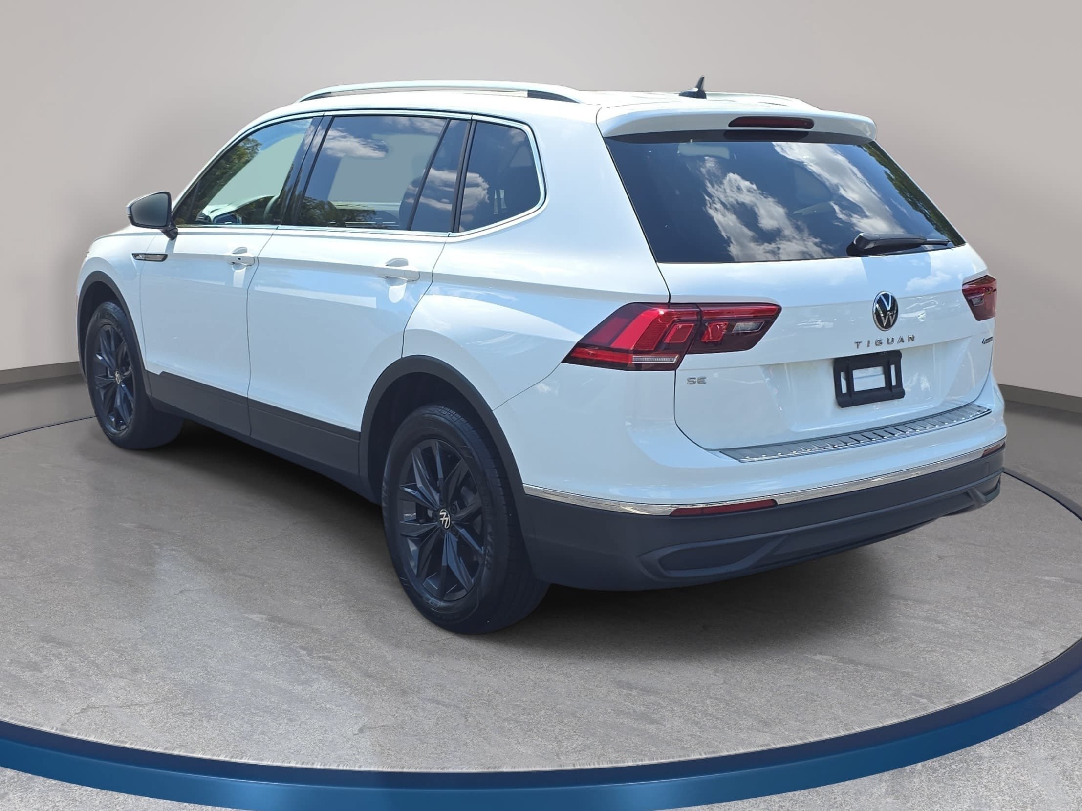 Certified 2024 Volkswagen Tiguan SE AWD/4WD image 7