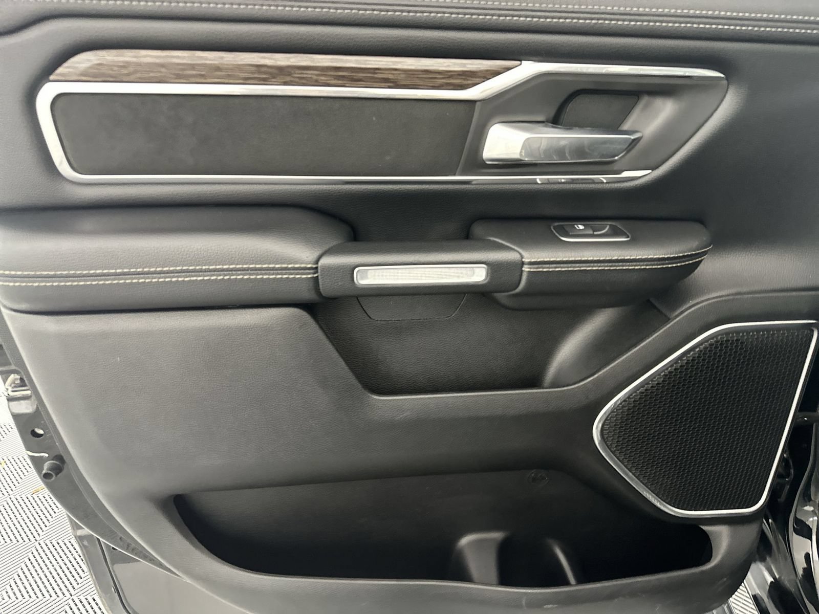 Used 2019 RAM 1500 Laramie AWD/4WD image 30
