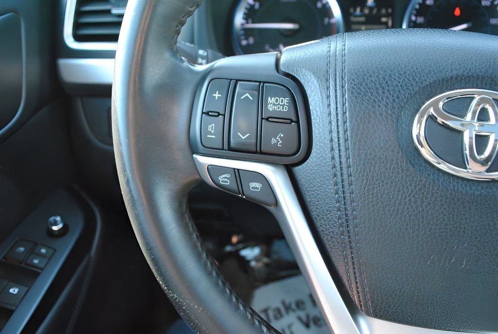 Used 2015 Toyota Highlander XLE AWD/4WD image 18