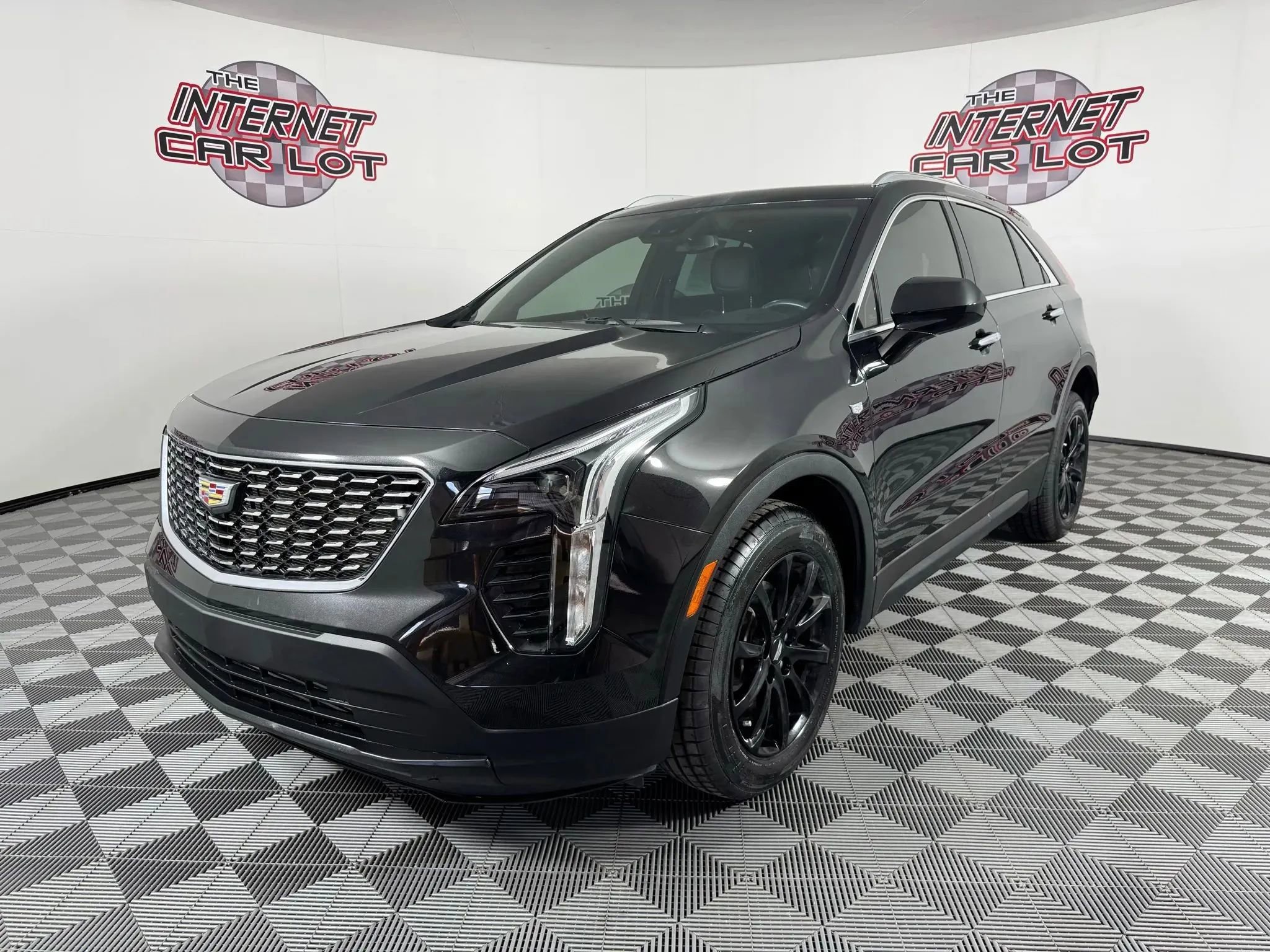 Used 2023 Cadillac XT4 Luxury w/ Cold Weather Package image 3