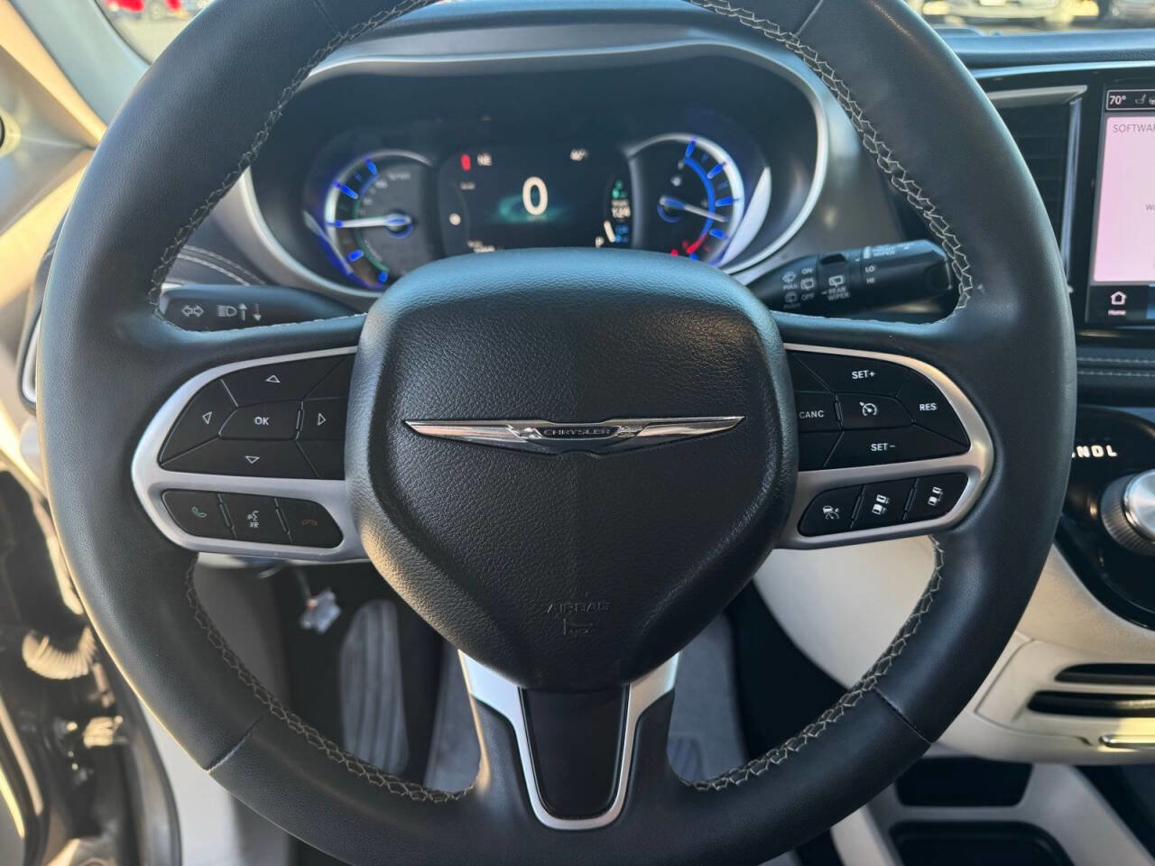 Used 2022 Chrysler Pacifica Touring-L image 19