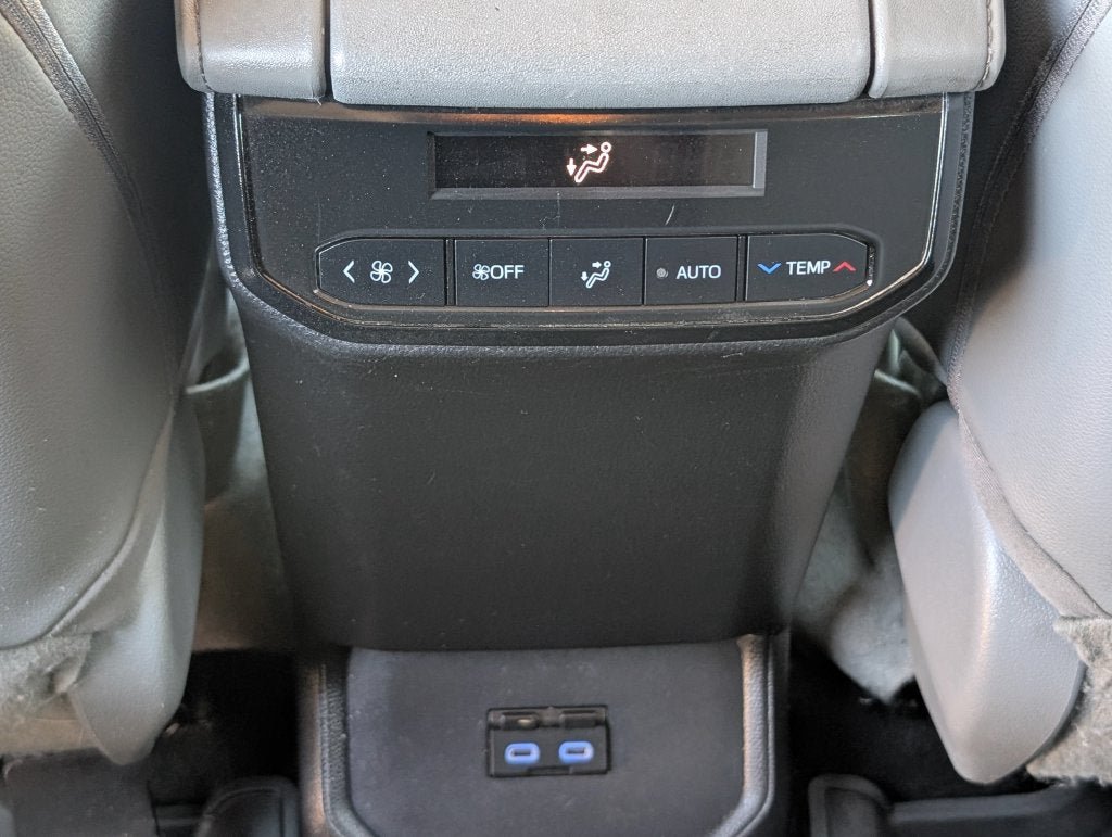 Certified 2022 Toyota Highlander XLE AWD/4WD image 29