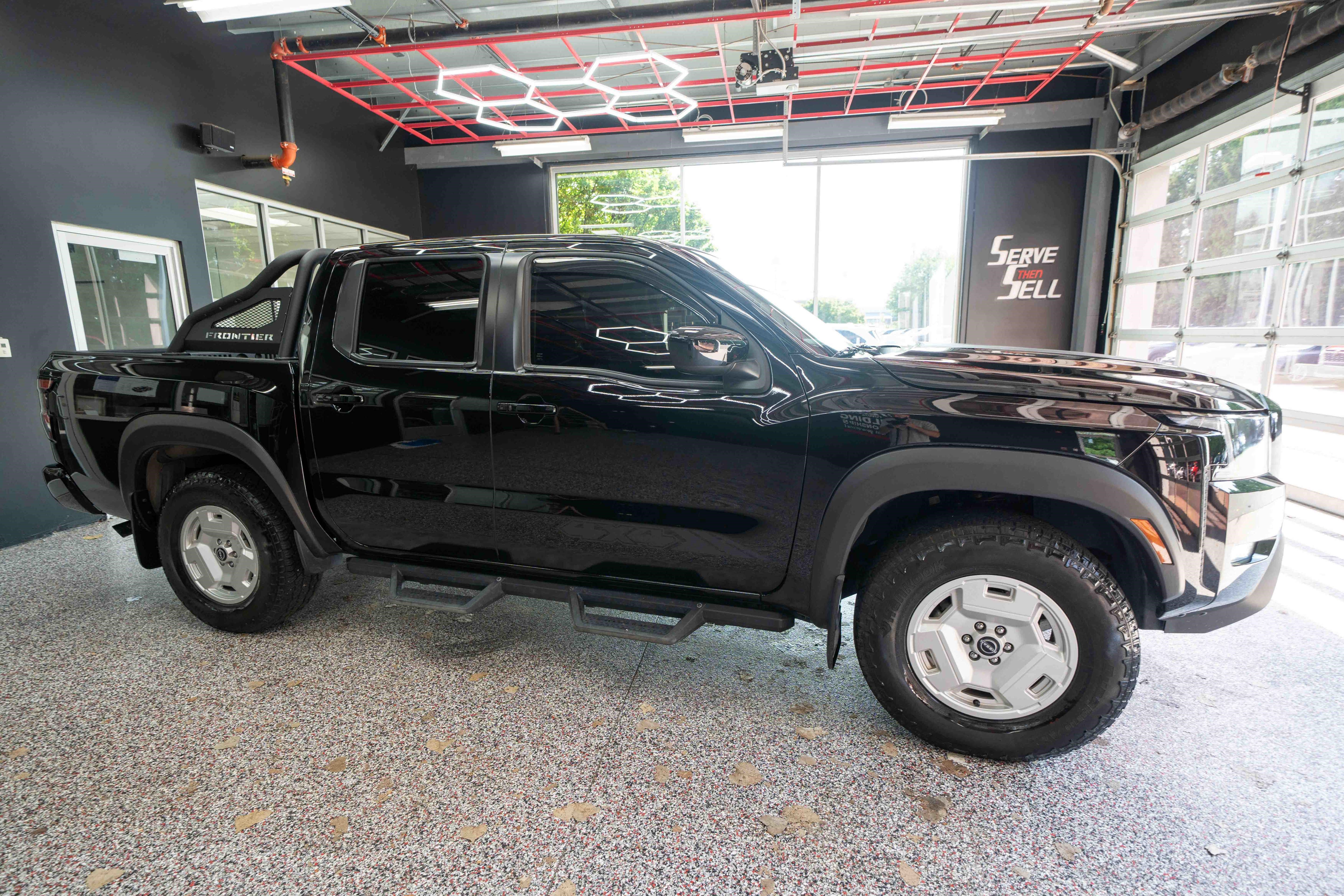 Used 2024 Nissan Frontier SV w/ Hardbody Edition AWD/4WD image 5
