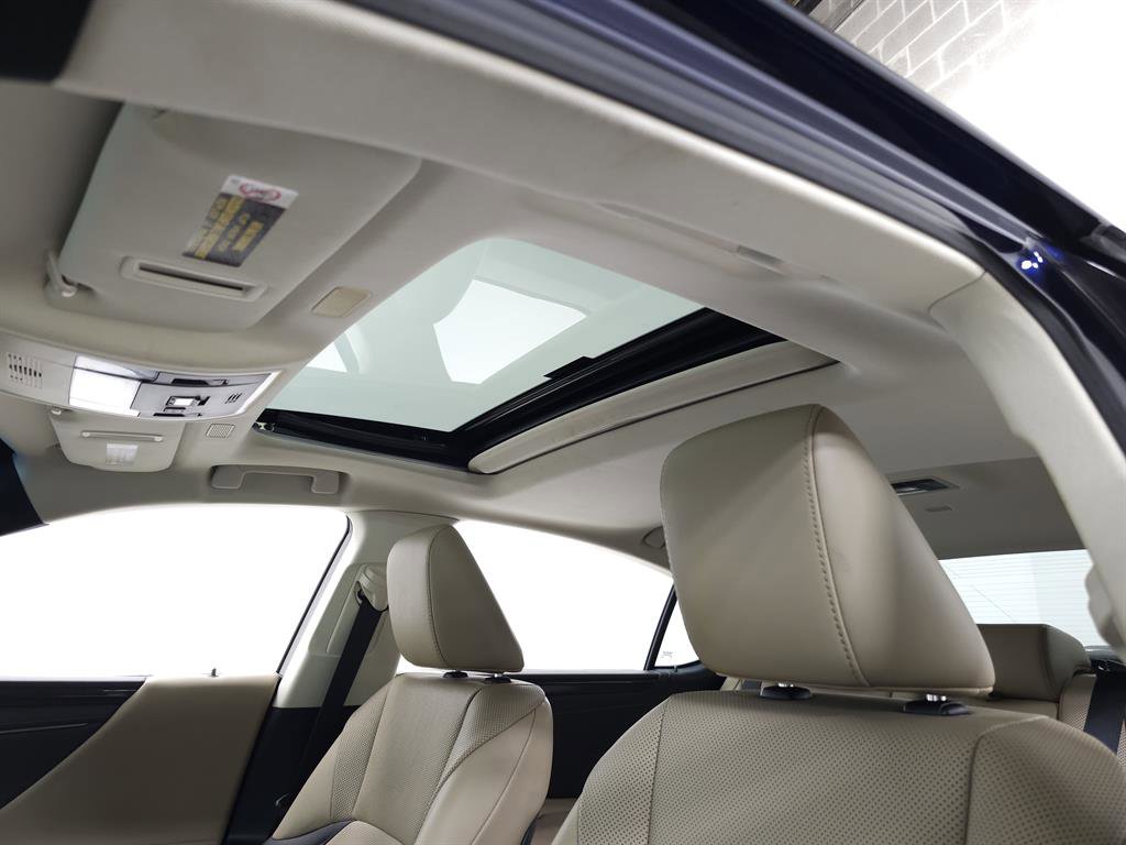 Certified 2021 Lexus ES 250 w/ Premium Package image 14