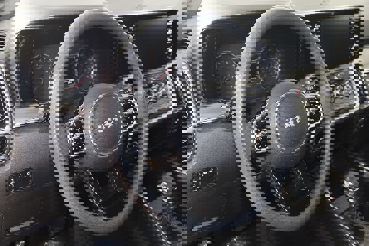 Used 2022 Kia Sorento LX image 6