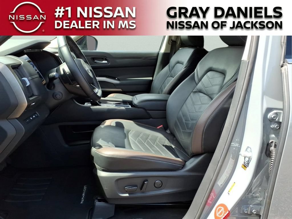 Certified 2025 Nissan Pathfinder Platinum FWD image 24