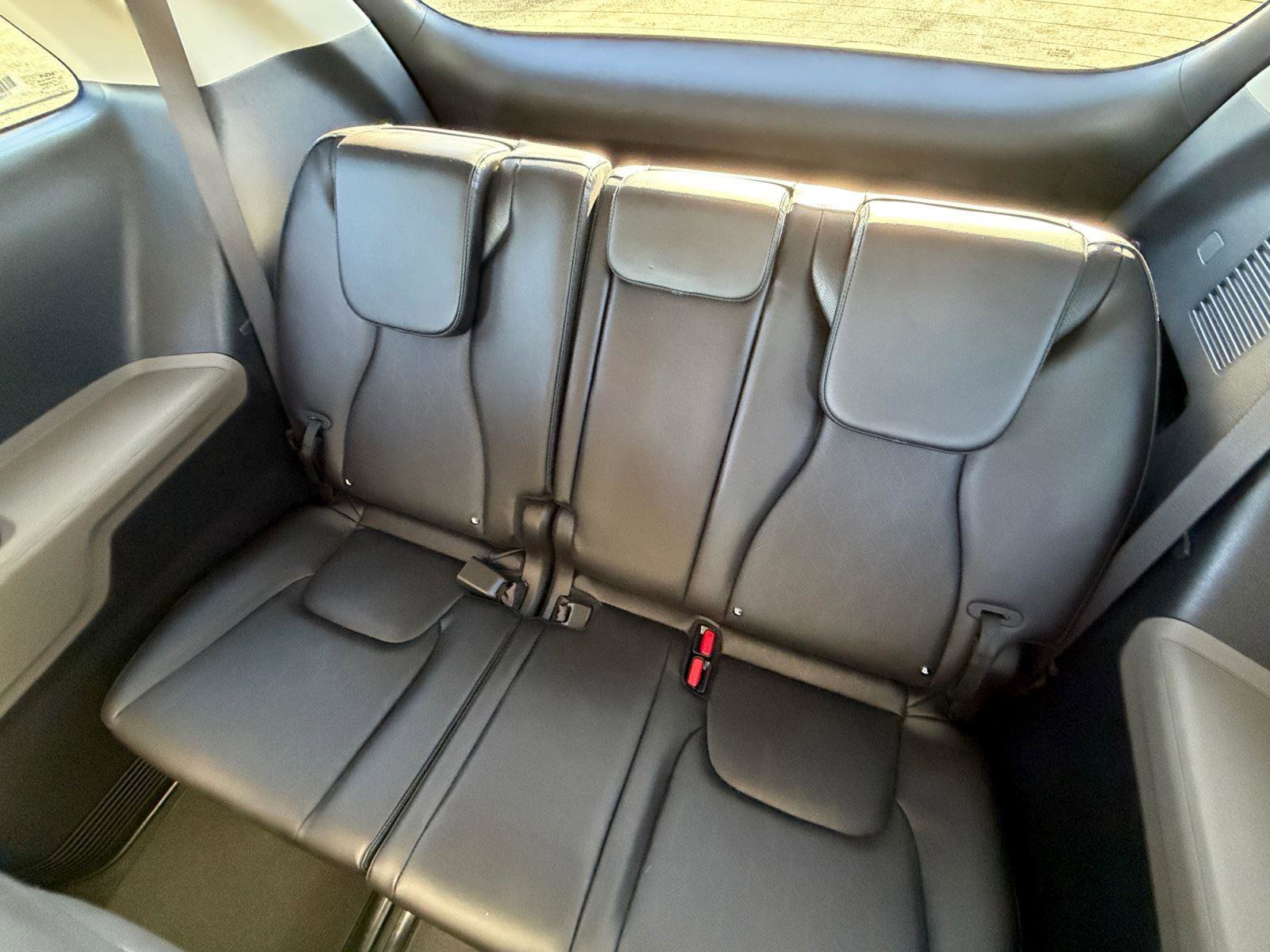 Used 2025 Kia Carnival image 23