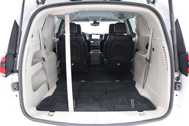 Used 2023 Chrysler Pacifica Touring-L FWD image 37