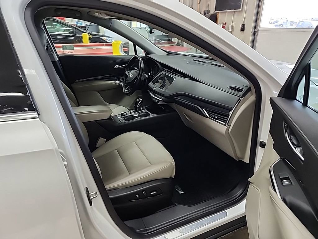 Used 2019 Cadillac XT4 Luxury w/ Trailering Package image 9