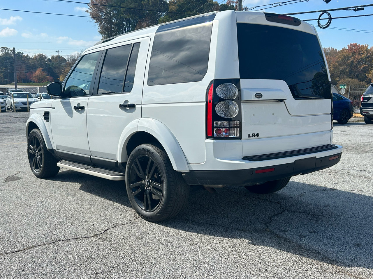 Used 2016 Land Rover LR4 HSE Silver Edition image 3