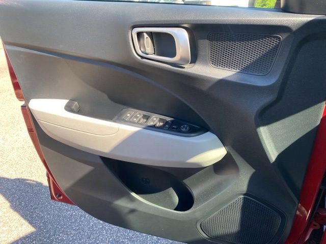 Used 2025 Hyundai Venue SEL FWD image 22