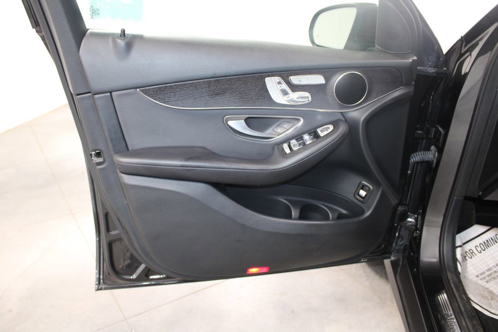 Used 2022 Mercedes-Benz GLC 300 image 23