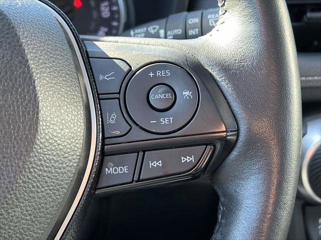 Used 2020 Toyota RAV4 XLE w/ Convenience Package image 24