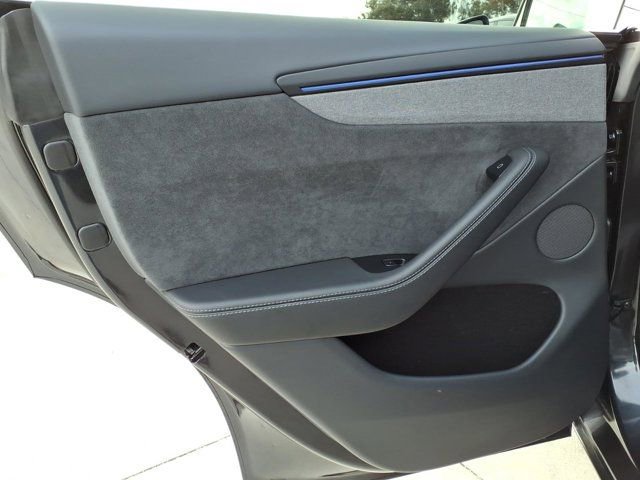 Used 2026 Tesla Model Y Long Range AWD/4WD image 17