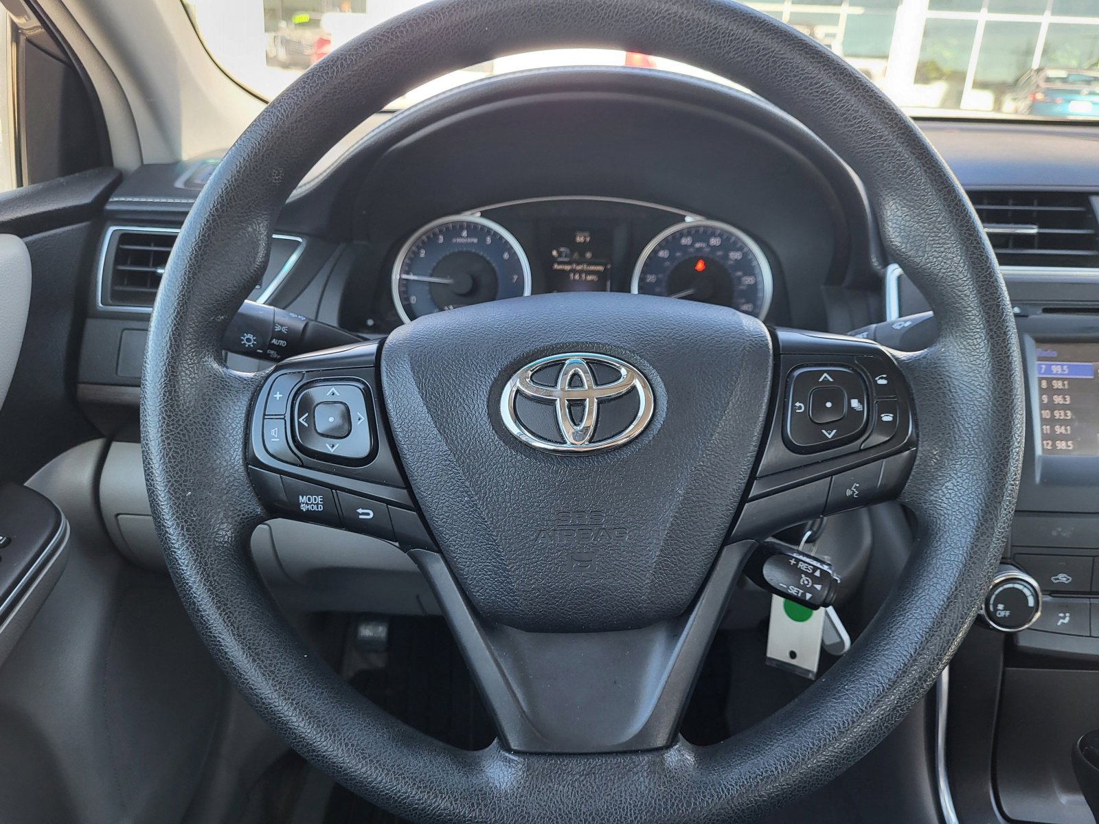Used 2016 Toyota Camry LE image 9