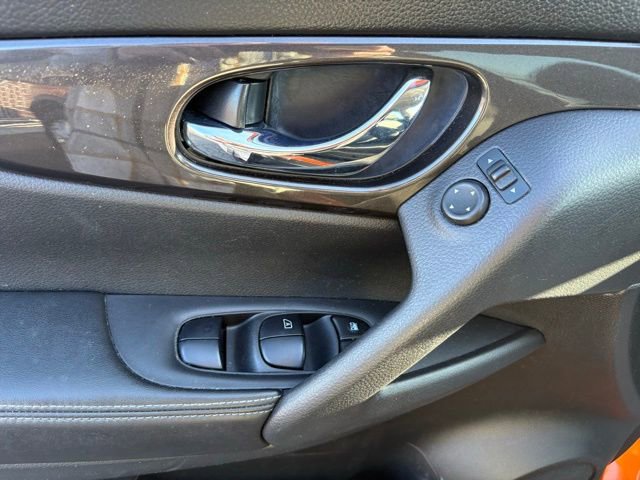 Used 2020 Nissan Rogue SV image 4