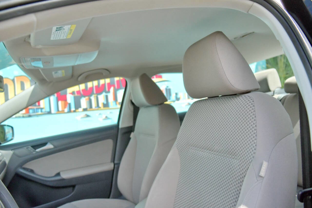 Used 2014 Volkswagen Jetta S image 16