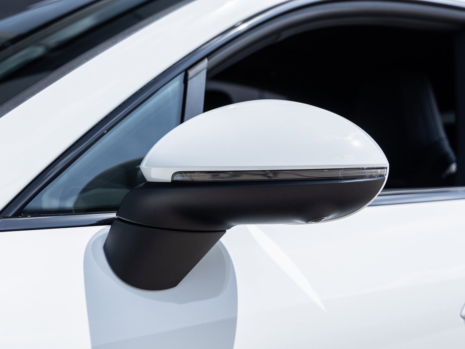 Used 2025 Porsche Macan 4S Electric image 16