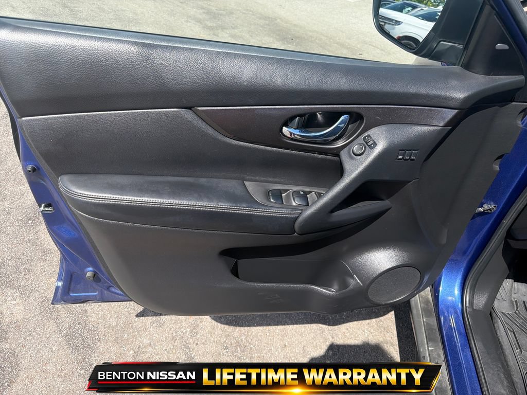 Used 2020 Nissan Rogue SV w/ Premium Package AWD/4WD image 11