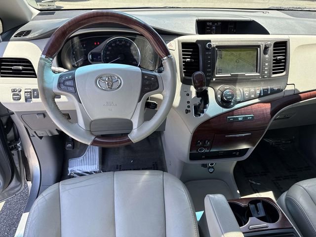 Used 2013 Toyota Sienna Limited w/ Premium Pkg FWD image 18