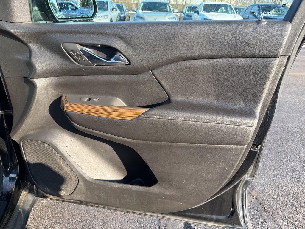 Used 2018 GMC Acadia SLE image 26