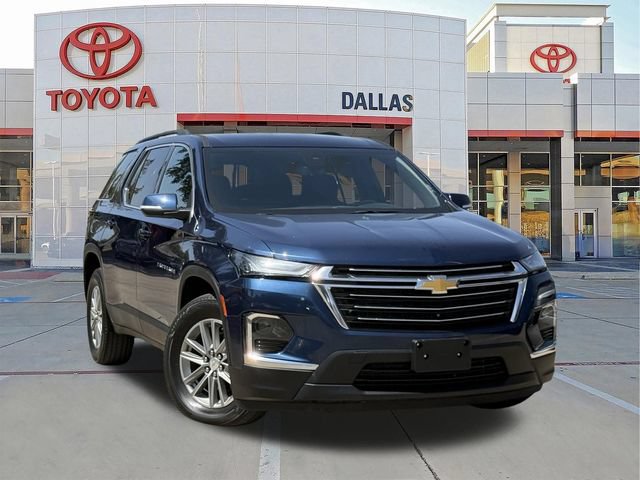 Used 2023 Chevrolet Traverse LT w/ Rear Camera Mirror Package AWD/4WD image 1