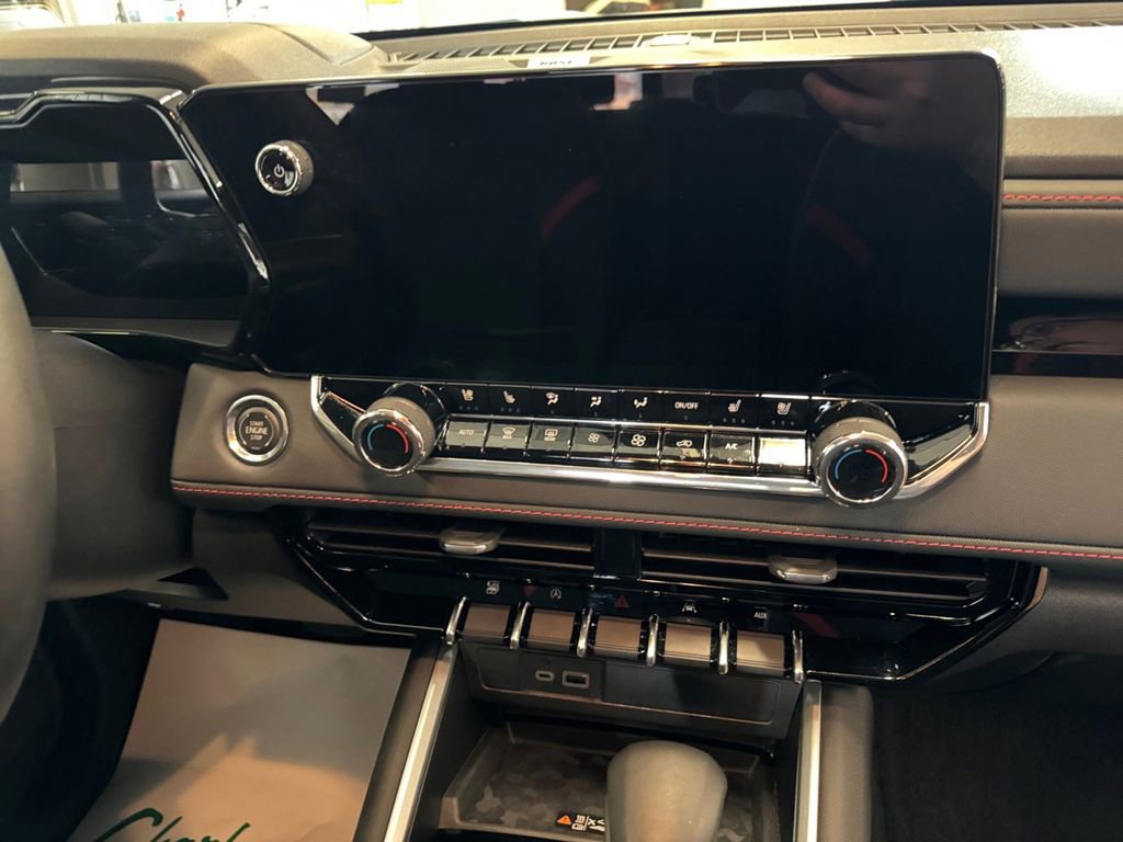 Used 2025 Chevrolet Colorado Z71 w/ Technology Package image 21