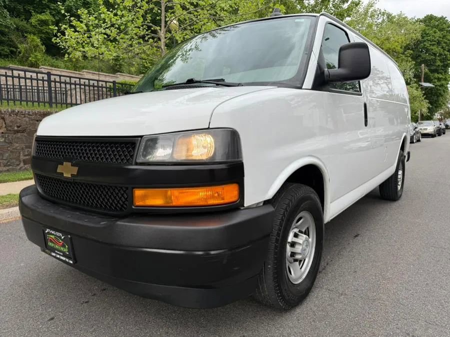 Used 2018 Chevrolet Express 2500 image 2