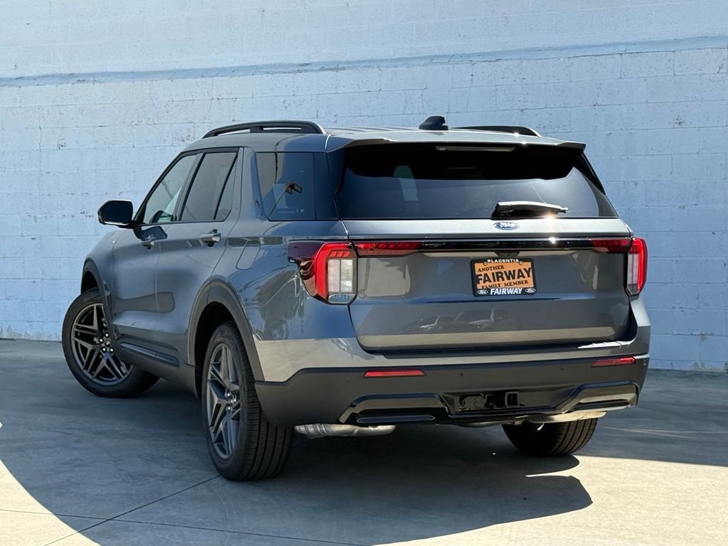 New 2026 Ford Explorer ST-Line w/ ST-Line Street Pack RWD image 4