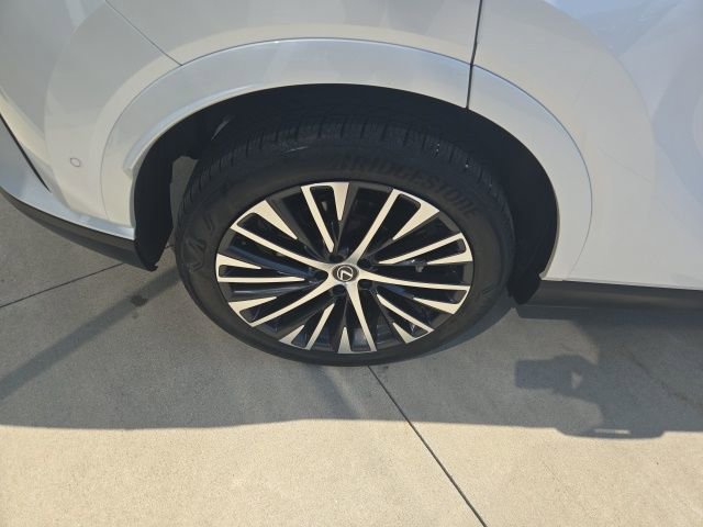 Used 2023 Lexus RX 350 Premium Plus w/ Accessory Package AWD/4WD image 17