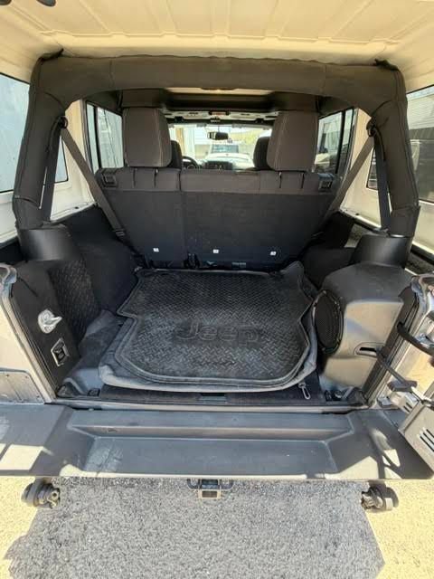 Used 2014 Jeep Wrangler Unlimited Rubicon w/ Connectivity Group AWD/4WD image 6