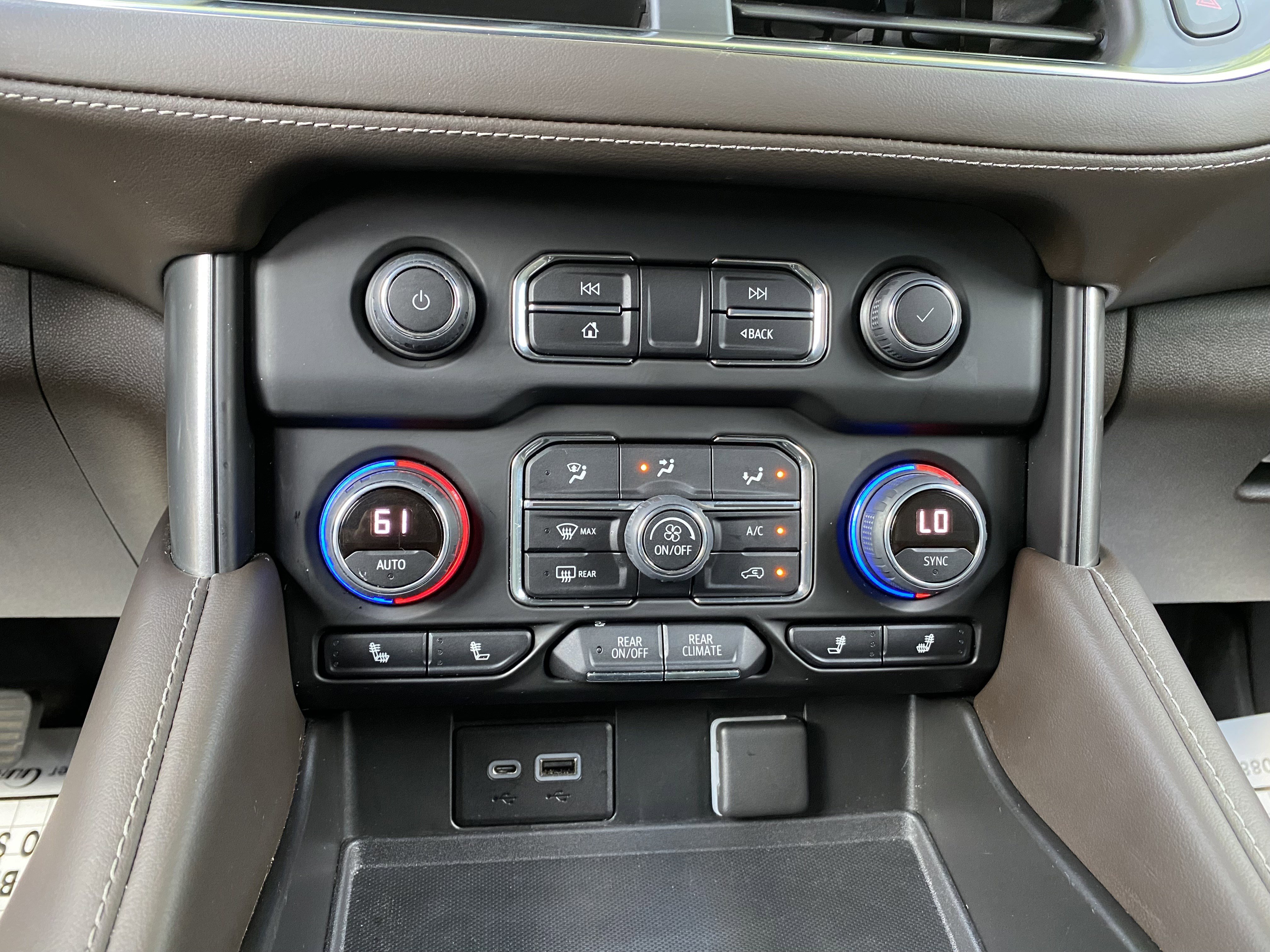 Used 2022 Chevrolet Tahoe Z71 w/ Luxury Package AWD/4WD image 29