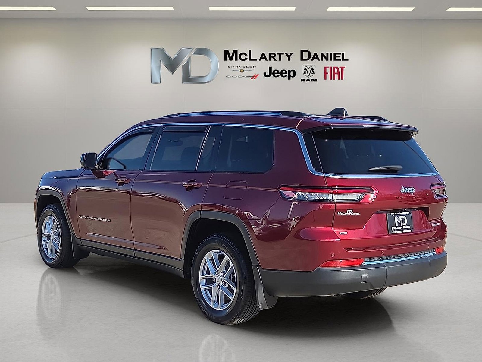Used 2022 Jeep Grand Cherokee L Laredo w/ Luxury Tech Group I image 4