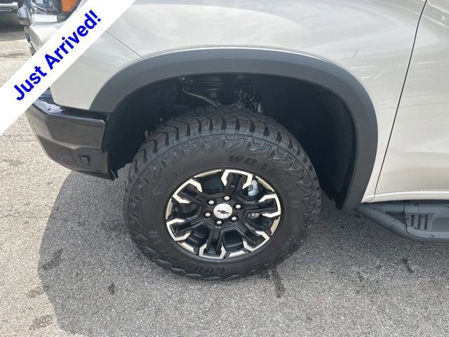 New 2026 Chevrolet Silverado 1500 ZR2 w/ LPO, Dark Essentials Package AWD/4WD image 10