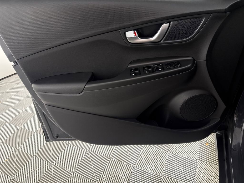 Used 2023 Hyundai Kona SEL w/ Convenience Package image 13